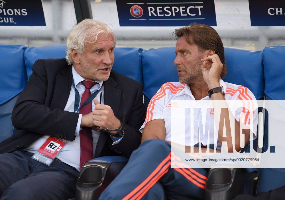 FUSSBALL CHAMPIONS LEAGUE SAISON 2015 2016 QUALIFIKATION Lazio Rom - Bayer 04 Leverkusen 18.08.2015 Sportdirektor Rudi Voeller (li) und Team-Manager Hans-Peter Lehnhoff (re, beide Bayer 04 Leverkusen)