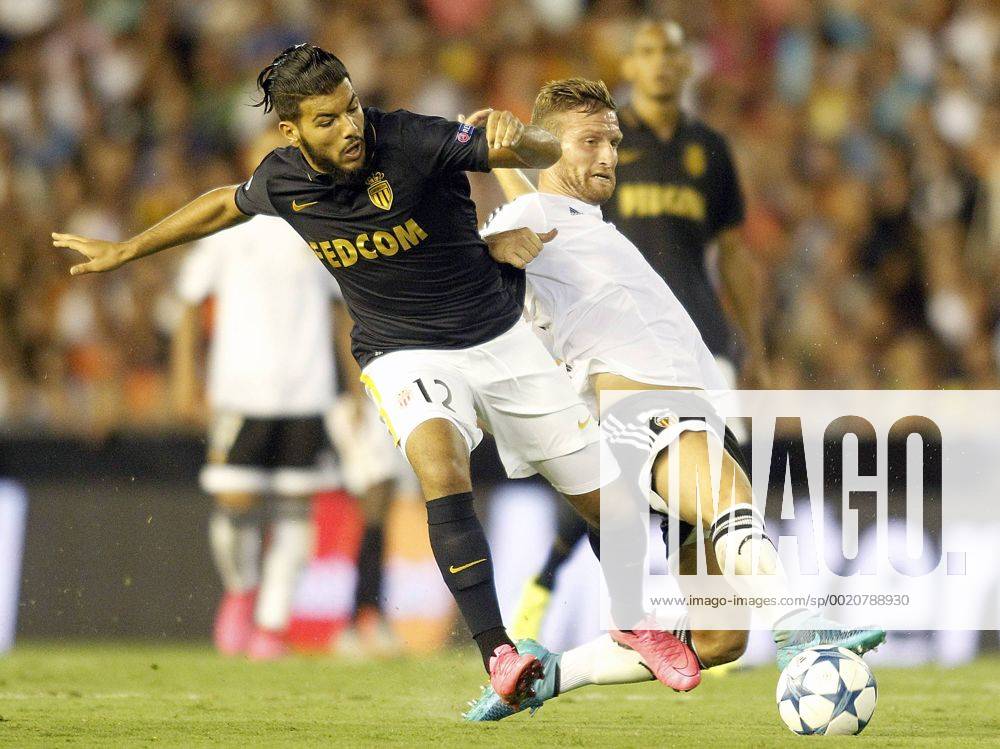 Valencia s Shkodran Mustafi (r) and AS Monaco FC s Fares Bahlouli during Champions League 2015 2016 Play-Offs 1st leg match. August 19,2015. (2015081949)