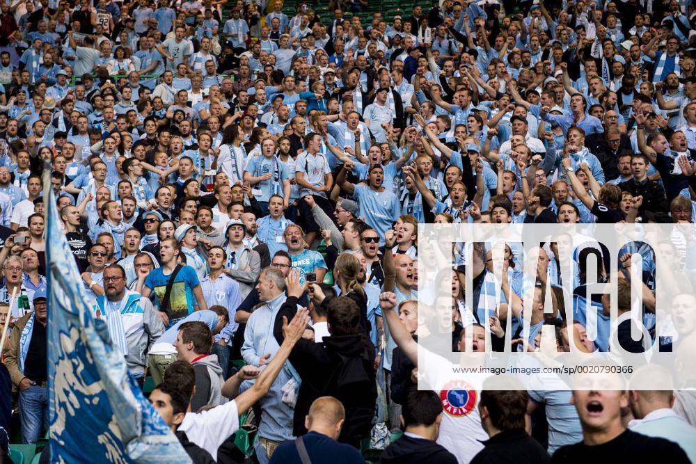 Aug. 19, 2015 - Glasgow, Skottland - 150819 Malmö FFs supportrar under fotbollsmatchen mellan Celtic och Malmö FF i kvalet till Champions League den 19 augusti 2015 i Glasgow..Foto: News - Aug. 19, 2015 - ZUMAb138