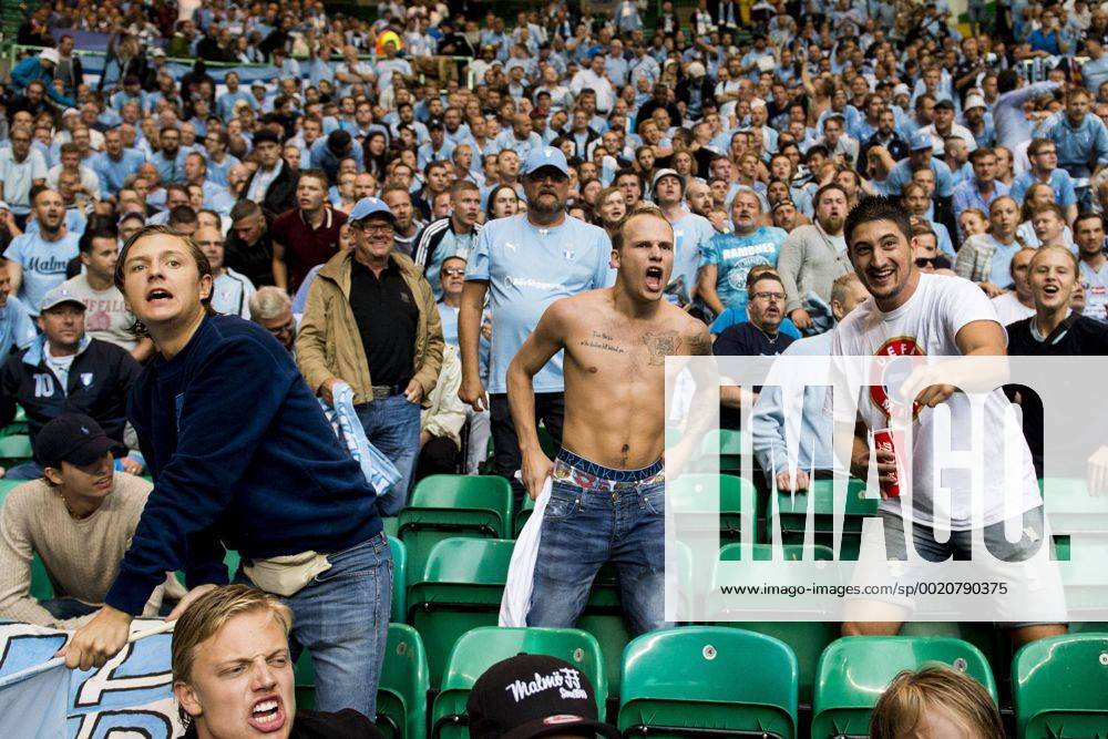 Aug. 19, 2015 - Glasgow, Skottland - 150819 Malmö FFs supportrar under fotbollsmatchen mellan Celtic och Malmö FF i kvalet till Champions League den 19 augusti 2015 i Glasgow..Foto: News - Aug. 19, 2015 - ZUMAb138
