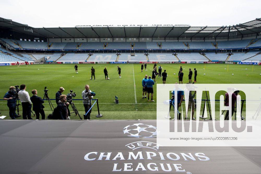 Aug. 24, 2015 - Malmö, Sverige - 150824 Malmö FFs spelare during practice session of Malmö FF for the Champions League Playoff match. - ZUMAb138