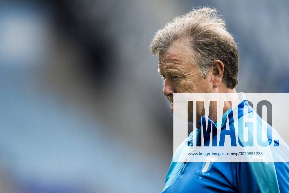 Aug. 24, 2015 - Malmö, Sverige - 150824 Malmö FFs tränare Age Hareide during practice session of Malmö FF for the Champions League Playoff match. - ZUMAb138