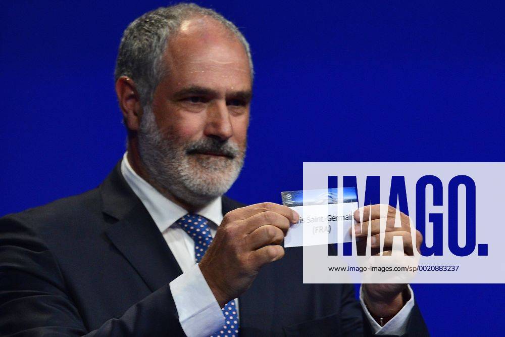 Aug. 27, 2015 - Monaco, Monaco - ANDONI ZUBIZARRETA shows the draw result of Paris Saint-Germain during the UEFA Champions League Draws 2015 - 16 at Grimaldi Forum. Soccer 2015 - UEFA Champions League 2015 - 16 Draw - ZUMAm119