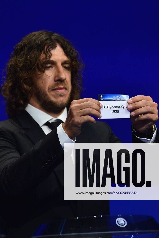 Aug. 27, 2015 - Monaco, Monaco - CARLES PUYOL shows the draw result of FC Dynamo Kyev during the UEFA Champions League Draws 2015 - 16 at Grimaldi Forum. Soccer 2015 - UEFA Champions League 2015 - 16 Draw - ZUMAm119