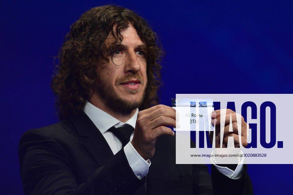 Aug. 27, 2015 - Monaco, Monaco - CARLES PUYOL shows the draw result of AS Roma during the UEFA Champions League Draws 2015 - 16 at Grimaldi Forum. Soccer 2015 - UEFA Champions League 2015 - 16 Draw - ZUMAm119