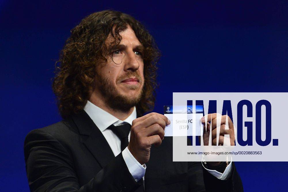 Aug. 27, 2015 - Monaco, Monaco - CARLES PUYOL shows the draw result of Sevilla FC during the UEFA Champions League Draws 2015 - 16 at Grimaldi Forum. Soccer 2015 - UEFA Champions League 2015 - 16 Draw - ZUMAm119