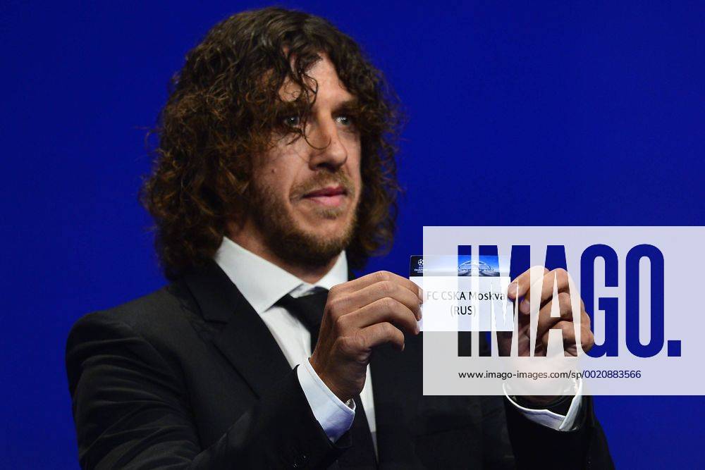 Aug. 27, 2015 - Monaco, Monaco - CARLES PUYOL shows the draw result of FC CSKA Moskva during the UEFA Champions League Draws 2015 - 16 at Grimaldi Forum. Soccer 2015 - UEFA Champions League 2015 - 16 Draw - ZUMAm119