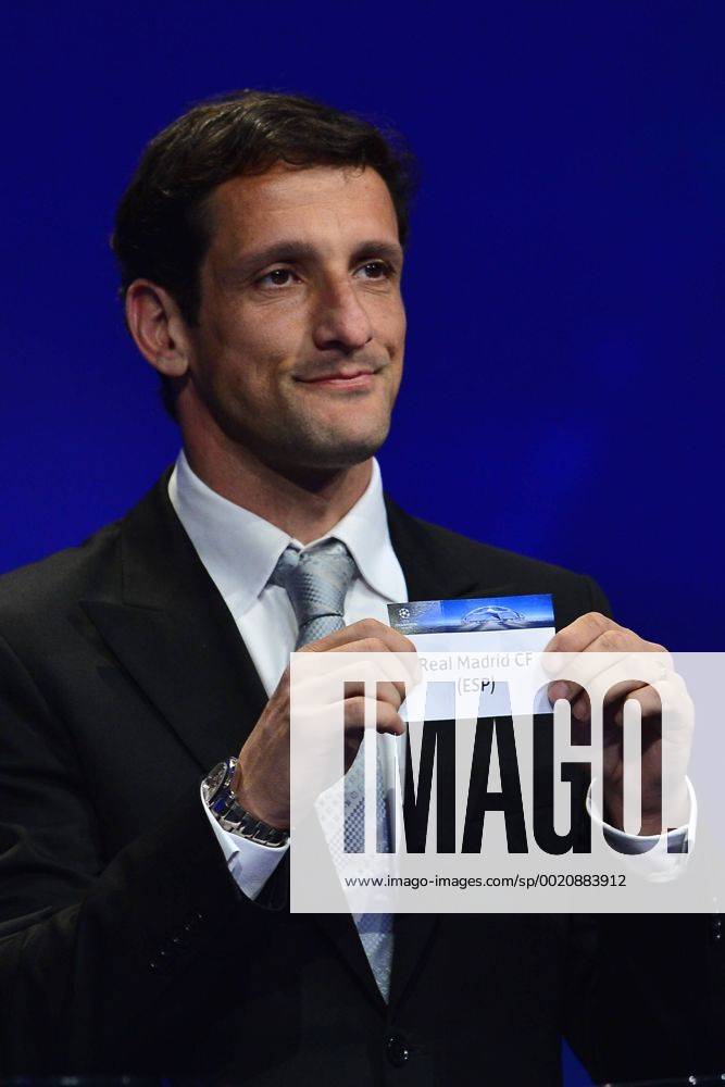 Aug. 27, 2015 - Monaco, Monaco - JULIANO BELLETTI ex Barcelona soccer player shows the draw result of Real Madrid FC during the UEFA Champions League Draws 2015 - 16 at Grimaldi Forum. Soccer 2015 - UEFA Champions League 2015 - 16 Draw - ZUMAm119