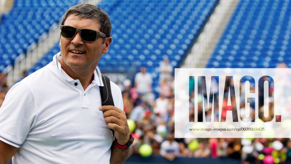 TENNIS - ATP Tennis Herren US Open 2015 NEW YORK CITY,NEW YORK,USA,29.AUG.15 - TENNIS - ATP World Tour, US Open 2015, Grand Slam, Flushing Meadows, preview, training. Image shows Toni Nadal, the coach of Rafael Nadal (ESP). GEPAxpictures xMatthiasxHauer