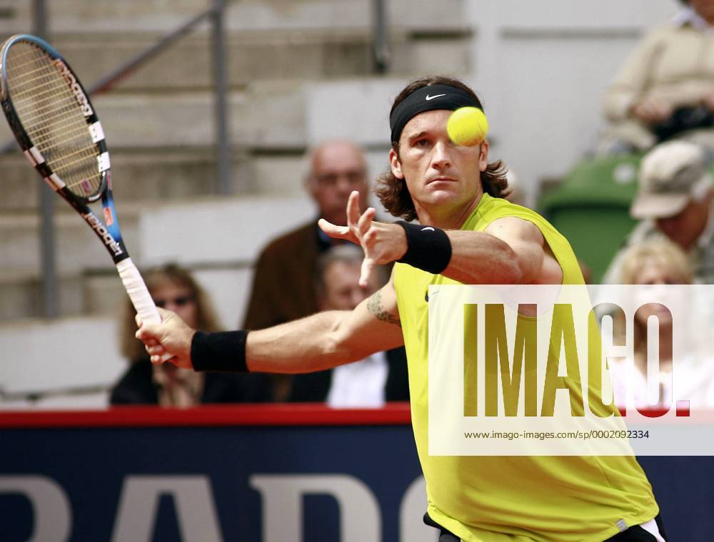 Carlos Moya (Spanien) - Vorhand Tennis Herren Masters Series Hamburg 2006, ATP Tour Einzelbild Am Rothenbaum Hamburg