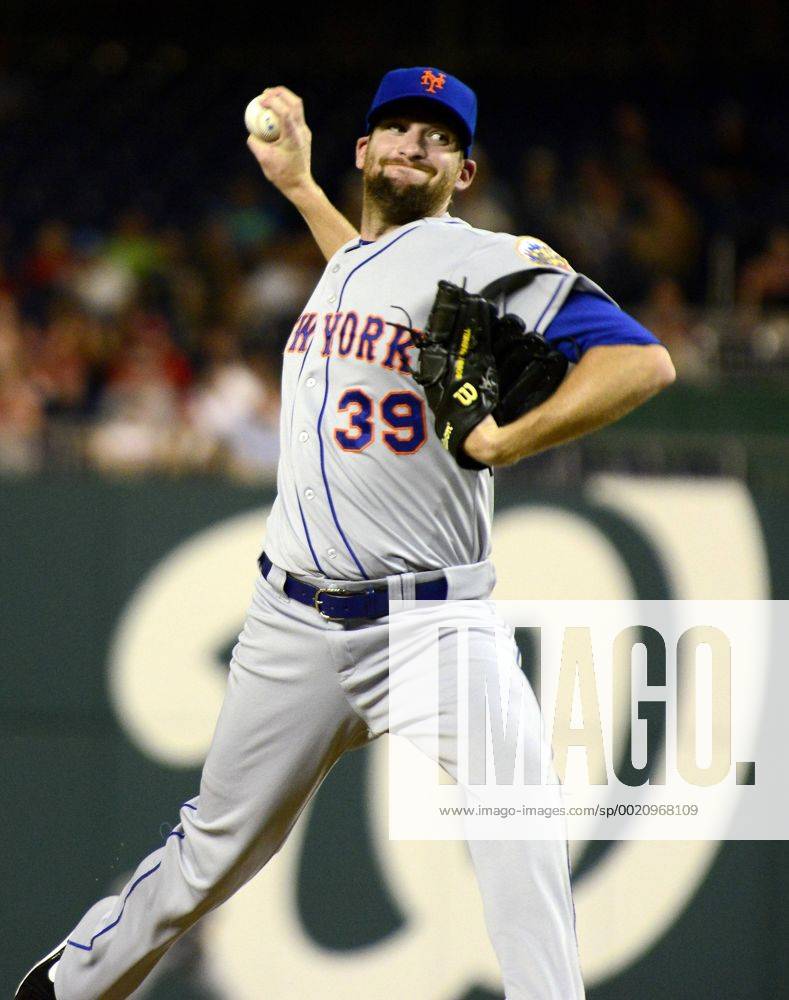 Washington, District of Columbia, USA - New York Mets pitcher Bobby Parnell (39) pitches in the 10th inning against the Washington Nationals at Nationals Park in Washington, D.C. on Tuesday, July 17, 2012. The Nationals won in 10 innings 5 - 4.. New York Mets vs Washington Nationals - ZUMAd20_