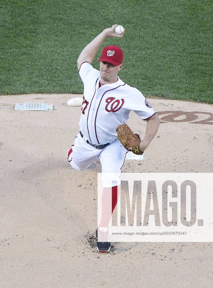 Washington, District Of Columbia, U.S - Washington Nationals starting pitcher Jordan Zimmermann (27) pitches in the first inning against the Miami Marlins at Nationals Park in Washington, D.C. on Wednesday, April 9, 2014. Zimmermann was removed from the game after allowing five runs on seven hits in 1 2 3 innings. MLB Baseball Herren USA 2014 - Marlins Beat Nationals 7-1 - ZUMAp124