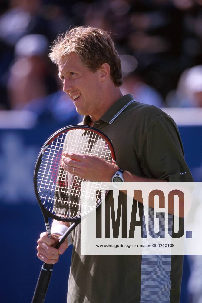 Jonas Björkman (Schweden) Tennis Herren Australian Open 2000, Grand-Slam, ATP-Tour, Hartplatz, Hartcourt, Hartplatzturnier, Hartplatztennis Einzelbild Flinders Park Melbourne Nachdenklichkeit,