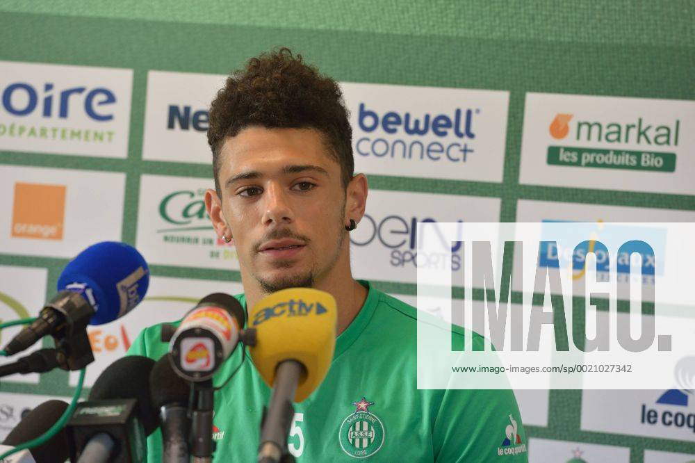 Kevin Malcuit FOOTBALL : Kevin Malcuit et Robert Beric - Nouvelles recrues de Saint Etienne - Ligue 1 - 10 09 2015 FredericChambert Panoramic