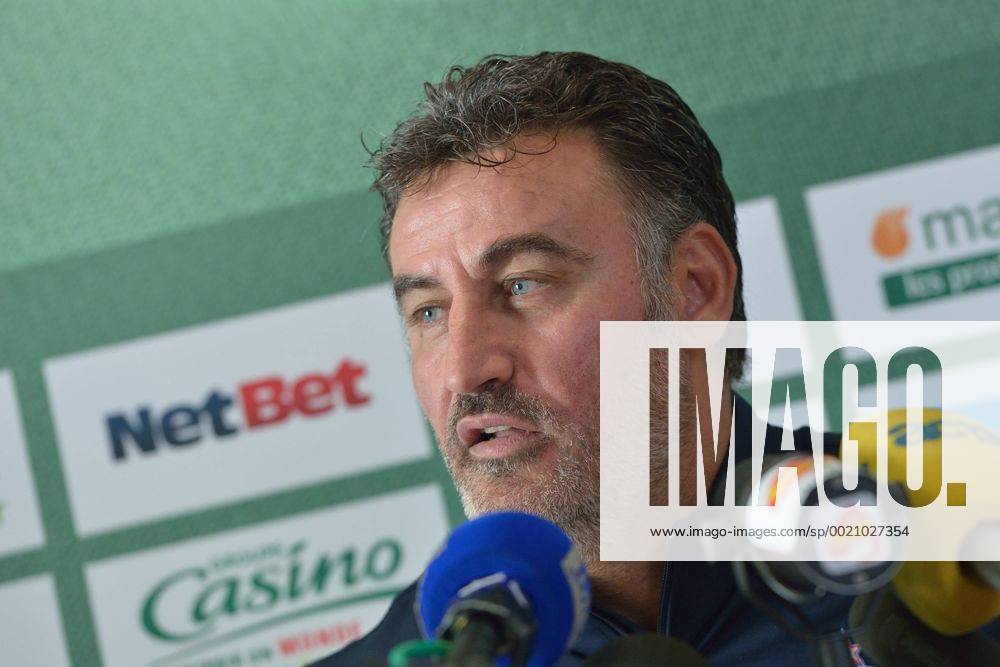 Christophe Galtier FOOTBALL : Kevin Malcuit et Robert Beric - Nouvelles recrues de Saint Etienne - Ligue 1 - 10 09 2015 FredericChambert Panoramic