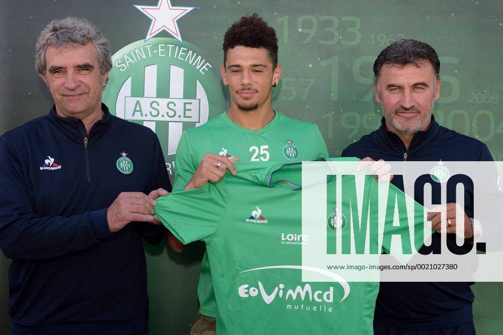 Dominique Rocheteau - Kevin Malcuit - Christophe Galtier FOOTBALL : Kevin Malcuit et Robert Beric - Nouvelles recrues de Saint Etienne - Ligue 1 - 10 09 2015 FredericChambert Panoramic