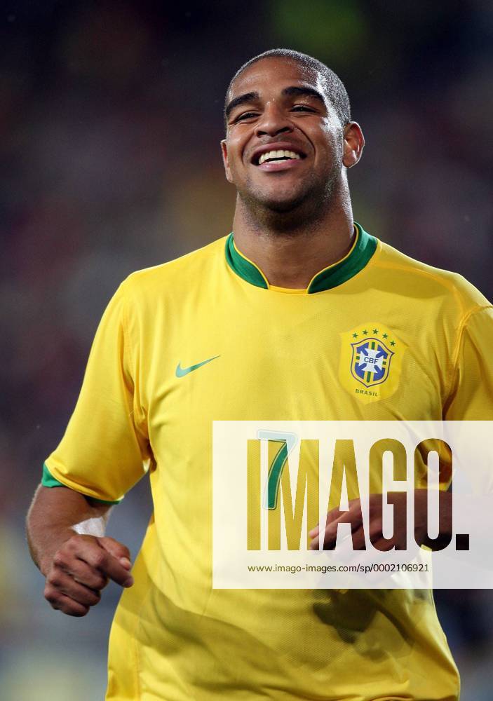 Adriano (Brasilien) Fußball Länderspiel Herren Test 2006, Testspiel, Nationalmannschaft, Nationalteam, Nationaltrikot, Einzelbild Basel