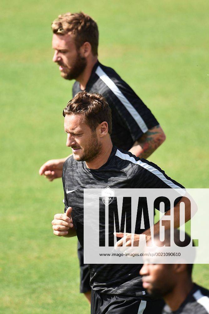 Francesco Totti, Daniele De Rossi Football Champions League 2015 2016 AS Roma training andreaxstaccioli