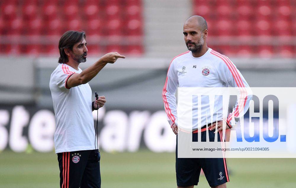 FUSSBALL CHAMPIONS LEAGUE SAISON 2015 2016 GRUPPENPHASE Olympiakos Piraeus - FC Bayern Muenchen 15.09.2015 Training FC Bayern Muenchen: Fitnesstrainer Rehatrainer Lorenzo Buenaventura (li) und Trainer Pep Guardiola