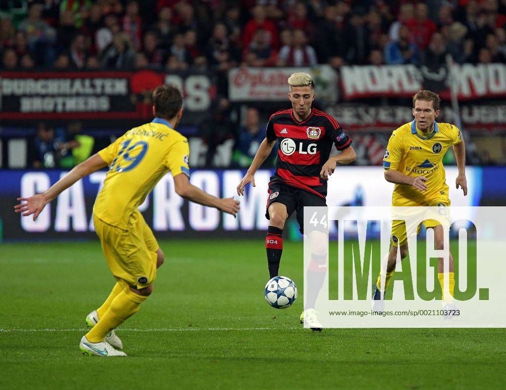 Fussball UEFA Champions League, Bayer 04 Leverkusen - Bate Baryssau, v.l. Nemanja Milunovic (BATE Borisov), Kevin Kampl (Bayer 04 Leverkusen), Aleksandr Volodko (BATE Borisov), Aktion.