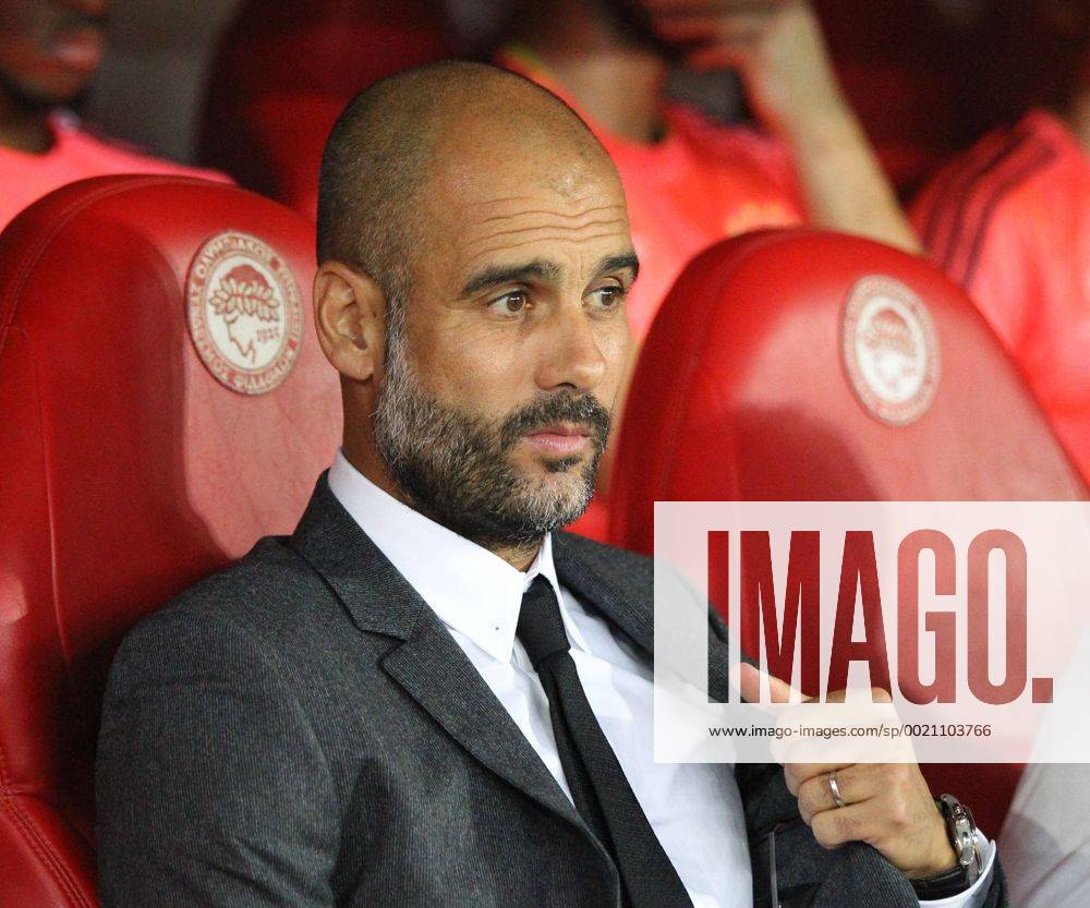 Piraeus Chef-Trainer Pep Guardiola (FC Bayern Muenchen), Olympiakos Piraeus vs. FC Bayern Muenchen, Fussball, Champions League