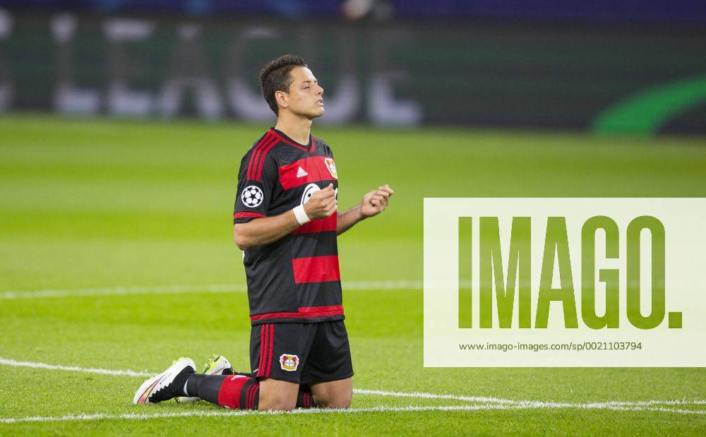 Leverkusen, 16.09.2015, BayArena Javier Hernandez Chicharito (Bayer) betet kurz vorm Spiel Bayer Leverkusen - BATE Baryssau mm