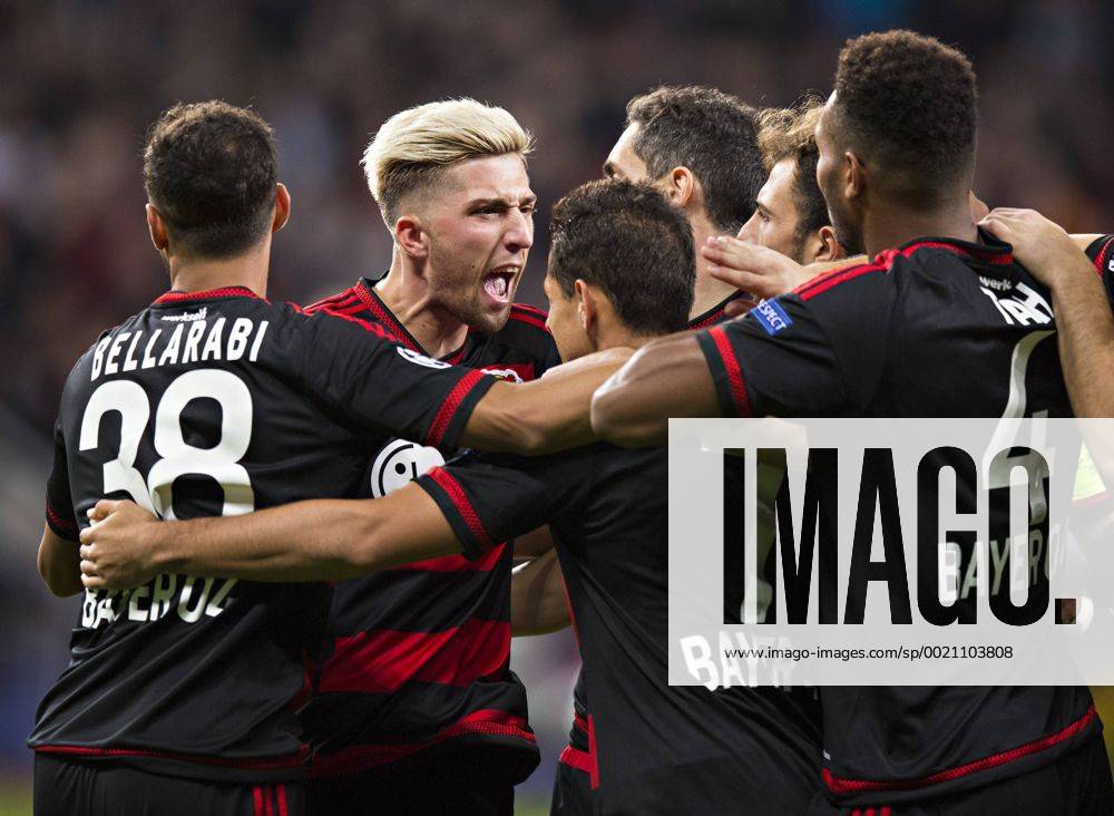 Leverkusen, 16.09.2015, BayArena Torjubel: Kevin Kampl (Bayer) mit Team Bayer Leverkusen - BATE Baryssau mm