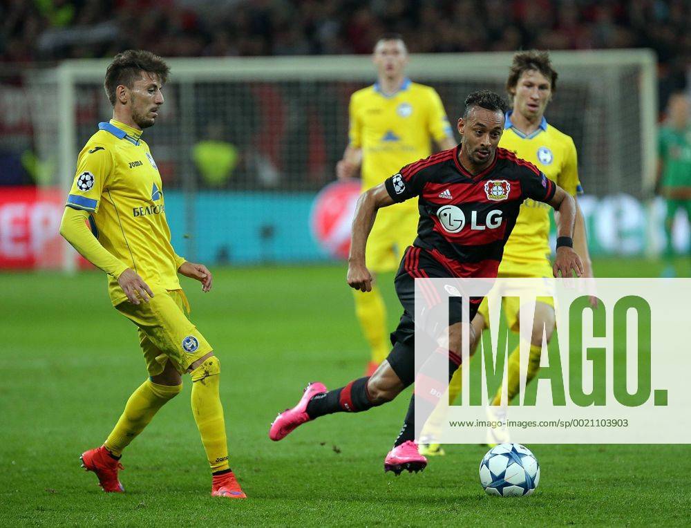 Fussball UEFA Champions League, Bayer 04 Leverkusen - Bate Baryssau, v.l. Filip Mladenovic (BATE Borisov), Karim Bellarabi (Bayer 04 Leverkusen), Evgeni Yablonski (BATE Borisov), Aktion.