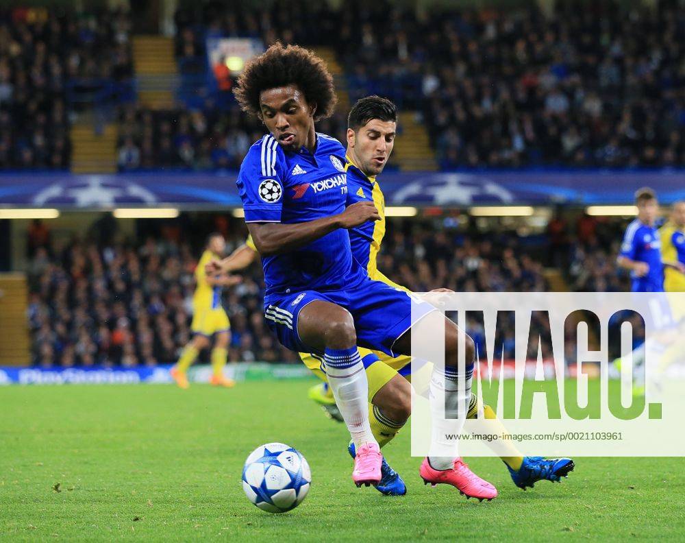 Chelsea s Willian in action as he pulls his hamstring and goes off injured UEFA Champions League - Chelsea vs Maccabi Tel Aviv - Stamford Bridge - England - 16th September 2015 - Picture David Klein Sportimage .