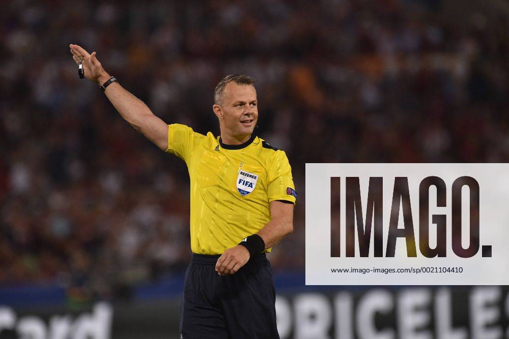 Rome, Italy. Champions League. Roma versus Barcelona. Referee for the match Bjorn Kuipers xGiuseppexMaffiax ActionPlus11660845