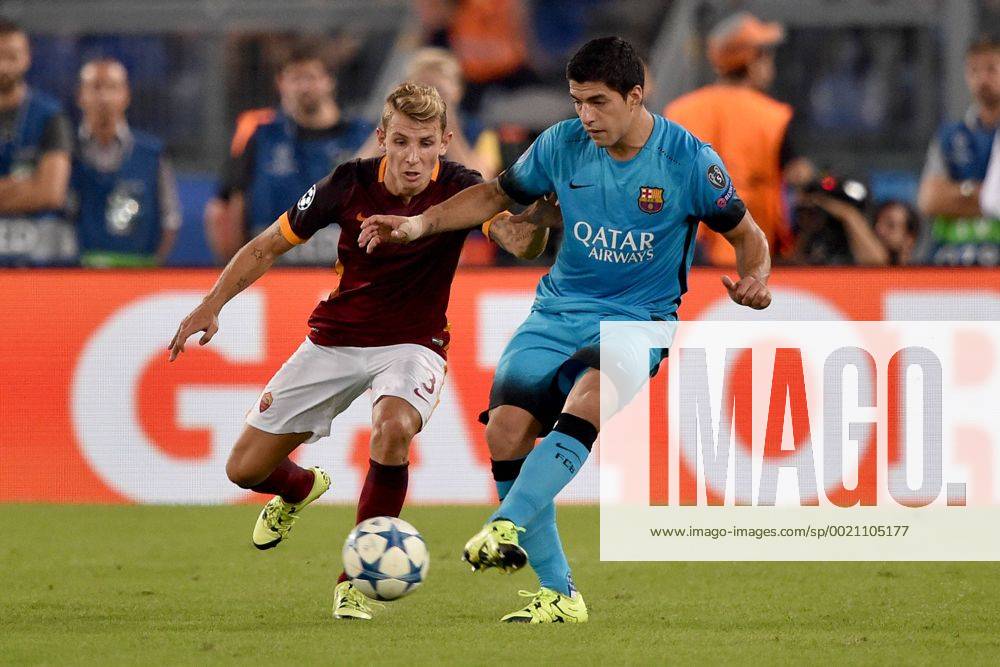 Rome, Italy. Champions League. Roma versus Barcelona. Luis Suarez and Lucas Digne fight for the ball xGiuseppexMaffiax ActionPlus11660893
