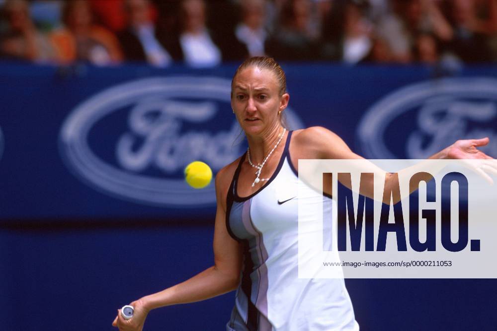 Mary Pierce (Frankreich) - Vorhand Tennis Damen Australian Open 2000, WTA-Tour, Grand Slam, Hardcourt, Hartplatz, Hartplatztennis, Hartplatzturnier Einzelbild Flinders Park Melbourne