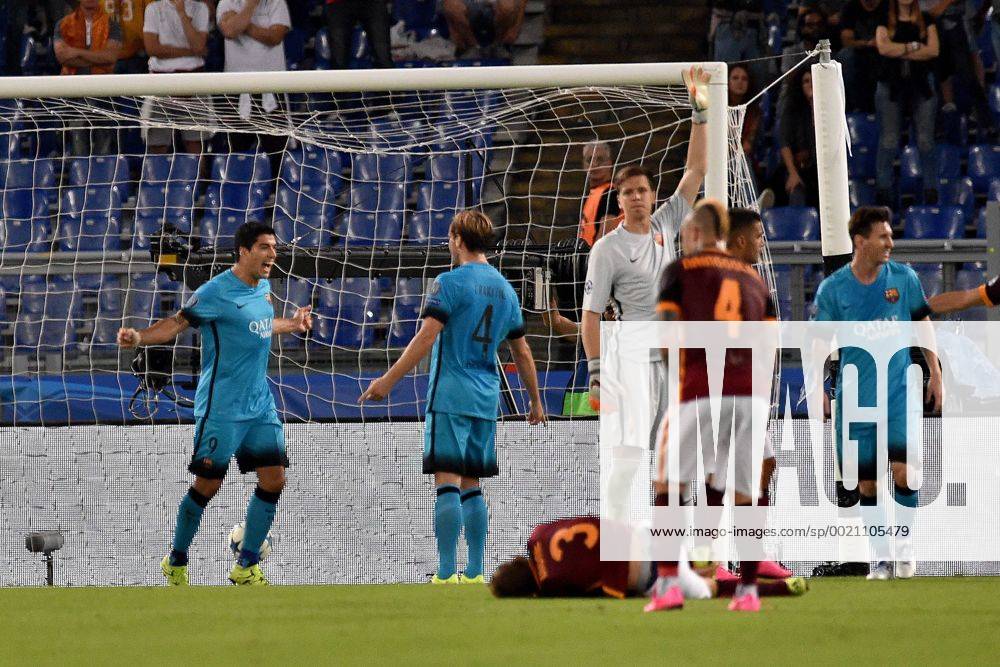 Sept. 16, 2015 - Rome, Itay - Luis Suarez celebrates after scoring his team s first goal during the UEFA Champions League match between AS Roma and FC Barcelona Barca at Stadio Olimpico in Rome on September 16, 2015. AS Roma v FC Barcelona - UEFA Champions League - ZUMAn230