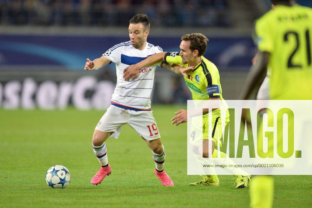 MATHIEU VALBUENA (ol) - Sven Kums (gant) Fussball, Champions League, KAA Gent vs. Olympique Lyon - 16 09 2015 AnthonyBIBARD FEP Panoramic
