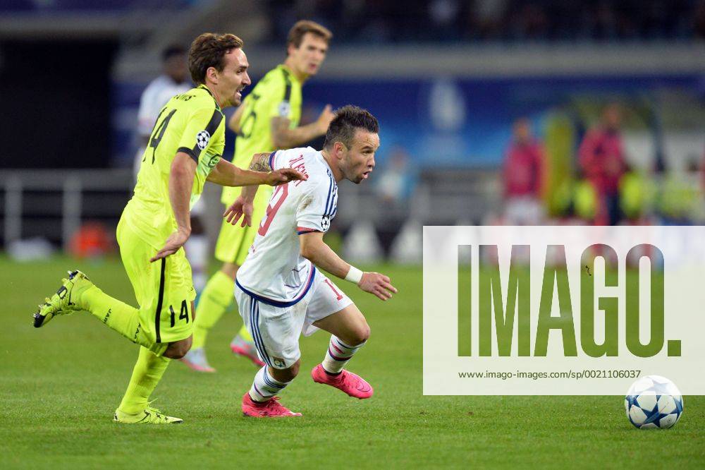 MATHIEU VALBUENA (ol) - Sven Kums (gant) Fussball, Champions League, KAA Gent vs. Olympique Lyon - 16 09 2015 AnthonyBIBARD FEP Panoramic