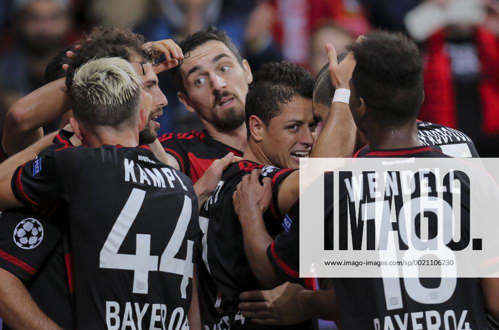 Javier HERNANDEZ, CHICCHARITO, Lev 7 Torjubel, Jubel nach dem Tor zum 4-1 mit WENDELL, Lev 18 Karim BELLARABI, Lev 38 Admir MEHMEDI, Lev 14 Roberto HILBERT, Lev 13 Kyriakos PAPADOPOULOS, Lev 5 BAYER 04 LEVERKUSEN - FC BATE BORISOV 4-1 , Fussball UEFA Champions League, Gruppenphase, Leverkusen, 16.09.2015 CL Saison 2015 2016,