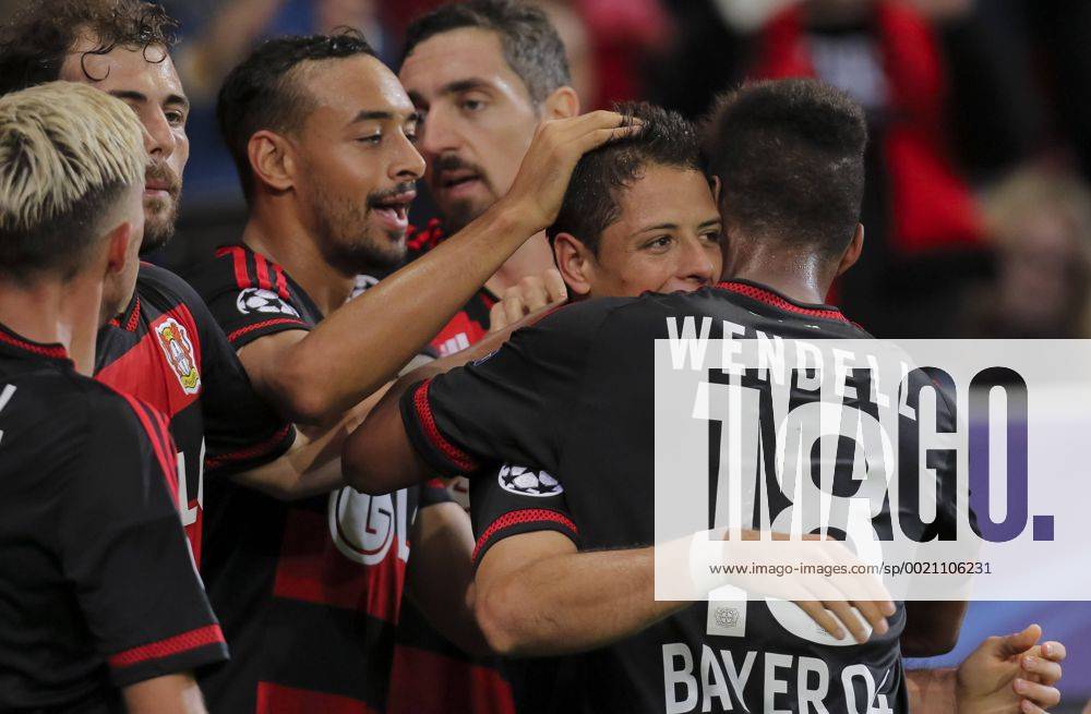 Javier HERNANDEZ, CHICCHARITO, Lev 7 Torjubel, Jubel nach dem Tor zum 4-1 mit WENDELL, Lev 18 Karim BELLARABI, Lev 38 Admir MEHMEDI, Lev 14 Roberto HILBERT, Lev 13 Kyriakos PAPADOPOULOS, Lev 5 BAYER 04 LEVERKUSEN - FC BATE BORISOV 4-1 , Fussball UEFA Champions League, Gruppenphase, Leverkusen, 16.09.2015 CL Saison 2015 2016,