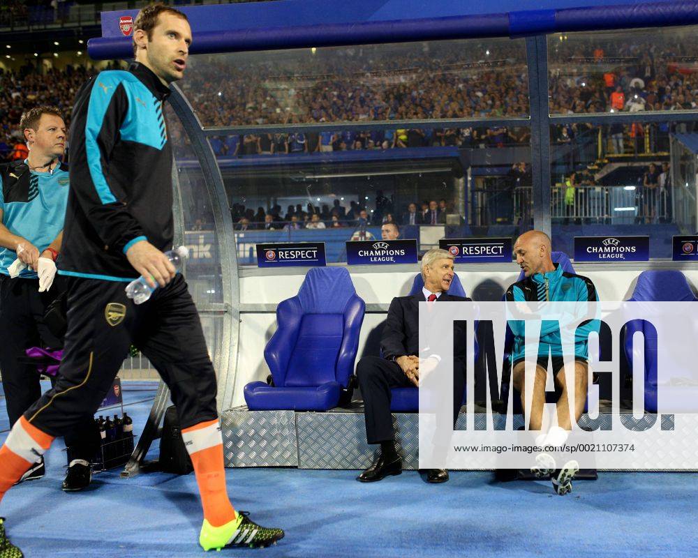 SOCCER - CL, Zagreb vs Arsenal ZAGREB,CROATIA,16.SEP.15 - SOCCER - UEFA Champions League, group stage, GNK Dinamo Zagreb vs FC Arsenal. Image shows Petr Cech (Arsenal), head coach Arsene Wenger (Arsenal) and assistant coach Steve Bould (Arsenal). GEPAxpictures Klansek