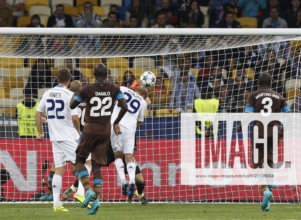 Sept. 16, 2015 - Kiev, Ukraine - Vitaliy Buyalskiy (C) of Dynamo scores a goal during the UEFA Champions League Group G soccer match between Dynamo Kyiv and FC Porto at Olimpiyskyi stadium in Kiev, Ukraine, 16 September 2015. FC Porto vc Dynamo Kyiv,UEFA Champions League Group G - ZUMAg194