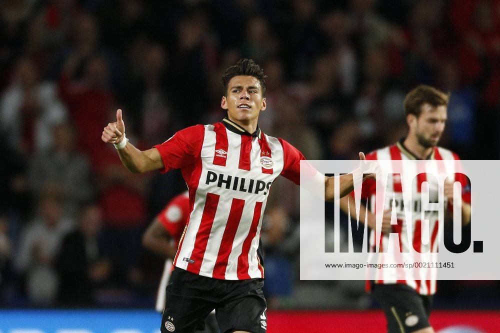 Hector Moreno of PSV during the UEFA Champions League group B match between PSV Eindhoven and Manchester United ManU on September 15, 2015 at the Philips stadium in Eindhoven, The Netherlands. PSV Eindhoven v Manchester United UEFA Champions League 2015 2016 JeroenxPutmansxIVx 4338048