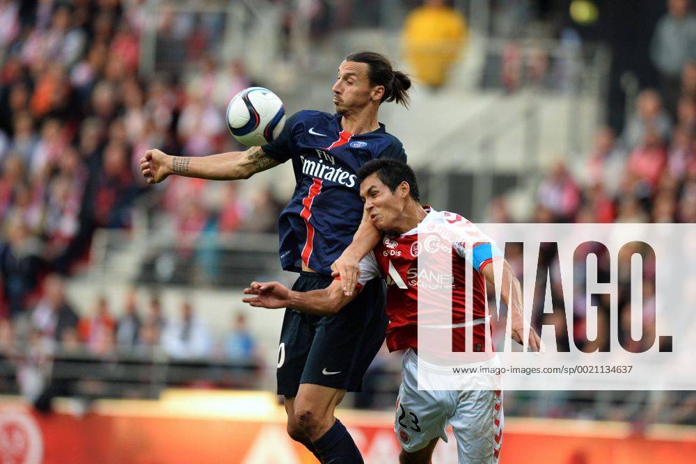 Zlatan Ibrahimovic (psg) - Aissa Mandi (rei) FOOTBALL : Reims vs Paris SG - Ligue 1 - 19 09 2015 AnthonyBIBARD FEP Panoramic