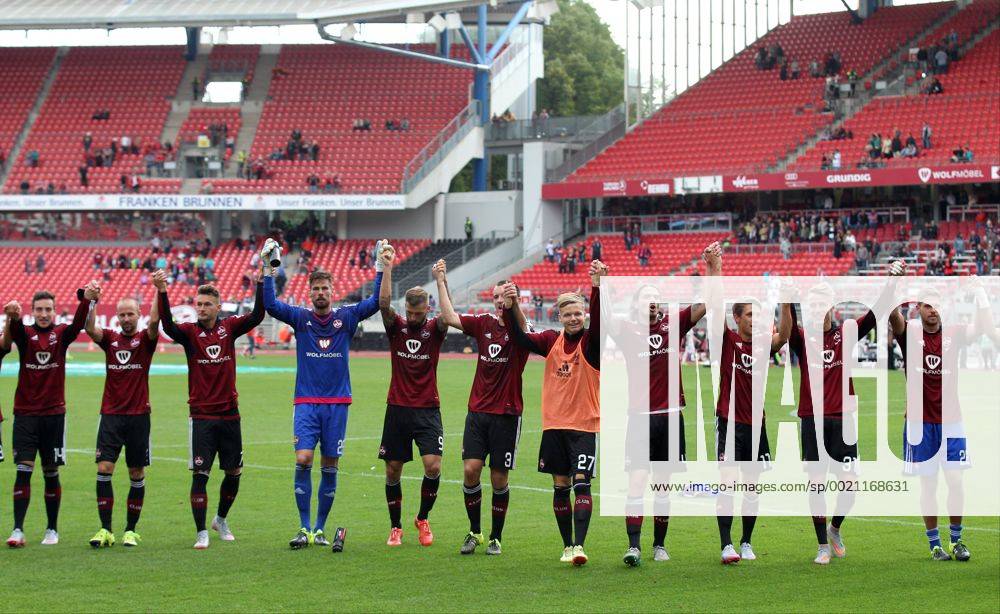 Fussball, 2. BL, 2. Bundesliga, Saison 2015 2016, Herren, Deutschland, 13.09.2015, 1. FC Nürnberg - SV Sandhausen 2-0, v.l. Jubel nach Spiel,La Ola, Jubel nach Spiel, Freude, jubel, 1. FC Nürnberg,