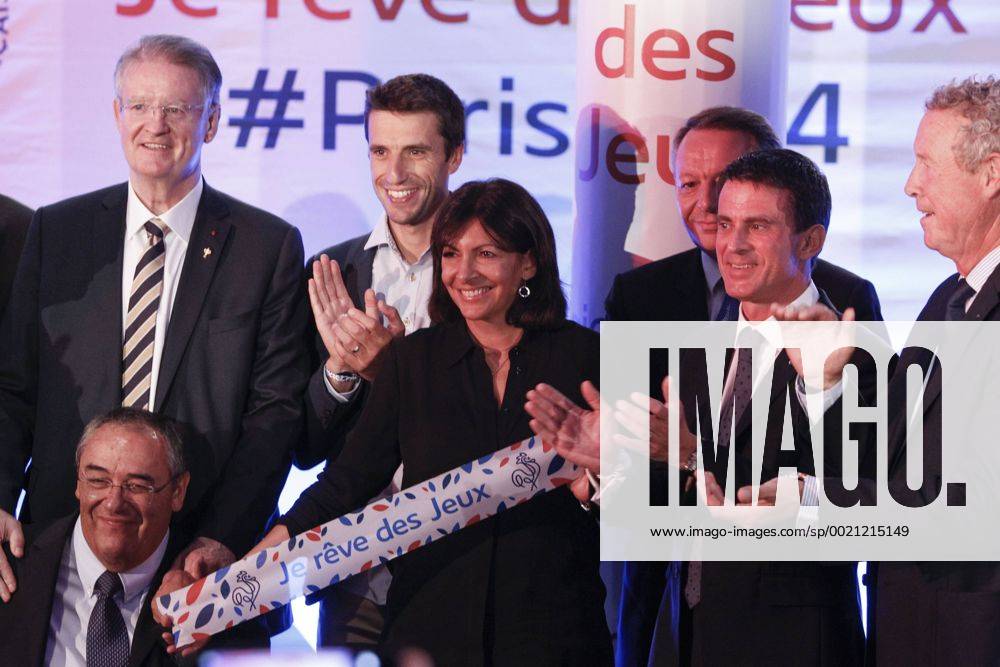 Aktuell Olympia 2024, Ausrichter-Kandidat Paris präsentiert Kampagne Bernard Lapasset Tony Estanguet Anne Hidalgo ( Maire de Paris ) Manuel Valls ( Premier Ministre ) Paris bewirbt sich für die Olympischen Sommerspiele 2024 - CNOSF - 25 09 2015 GwendolineLeGoffx