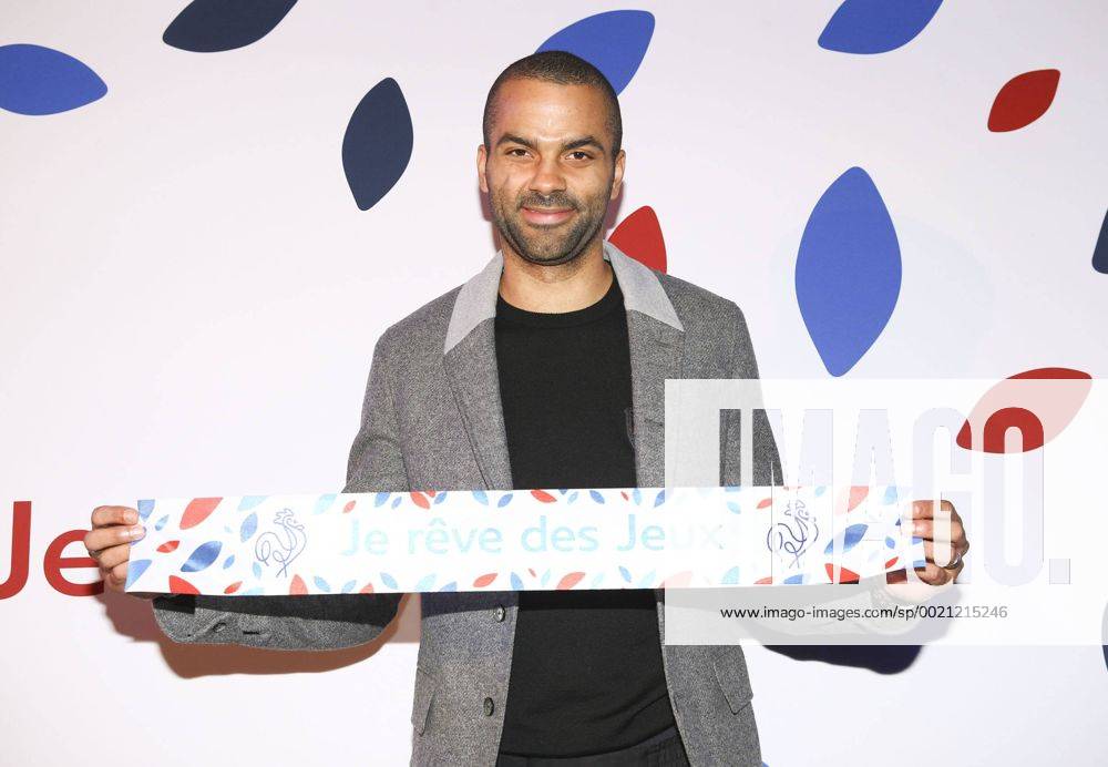 Aktuell Olympia 2024, Ausrichter-Kandidat Paris präsentiert Kampagne Tony Parker Paris bewirbt sich für die Olympischen Sommerspiele 2024 - CNOSF - 25 09 2015 GwendolineLeGoffx