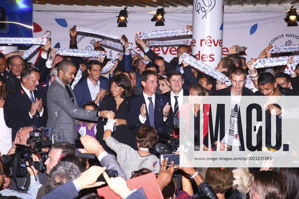 Aktuell Olympia 2024, Ausrichter-Kandidat Paris präsentiert Kampagne Thierry Braillard ( secretaire d Etat charge des sports ) Tony Parker Tony Estanguet Anne Hidalgo ( Maire de Paris ) Manuel Valls ( Premier Ministre ) Patrick Kanner ( Ministre des sports ) Frederique Jossynet Paris bewirbt sich für die Olympischen Sommerspiele 2024 - CNOSF - 25 09 2015 GwendolineLeGoffx