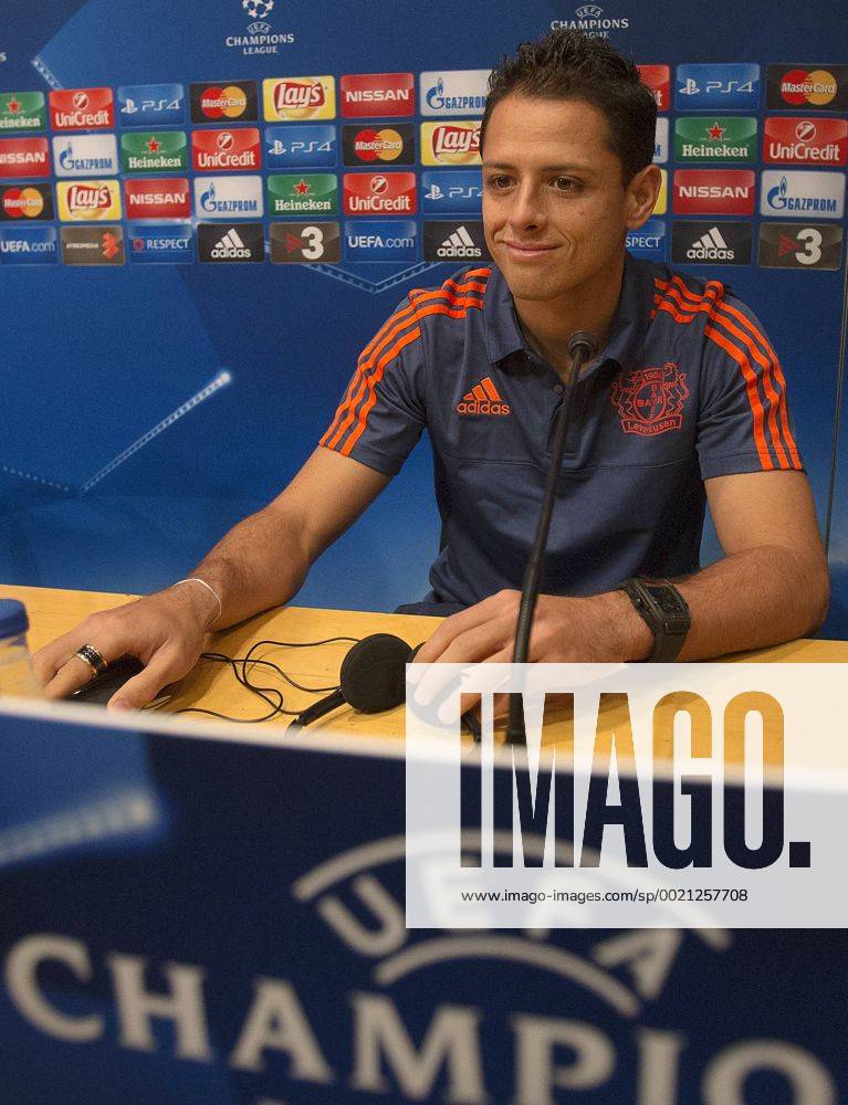 Fussball, UEFA Champions League FC Barcelona Barca - Bayer 04 Leverkusen Pressekonferenz und Training, v.l. Chicharito (Bayer 04 Leverkusen)