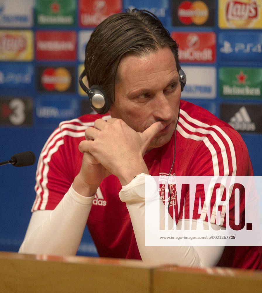 Fussball, UEFA Champions League FC Barcelona Barca - Bayer 04 Leverkusen Pressekonferenz und Training, v.l. Roger Schmidt coach (Bayer 04 Leverkusen)