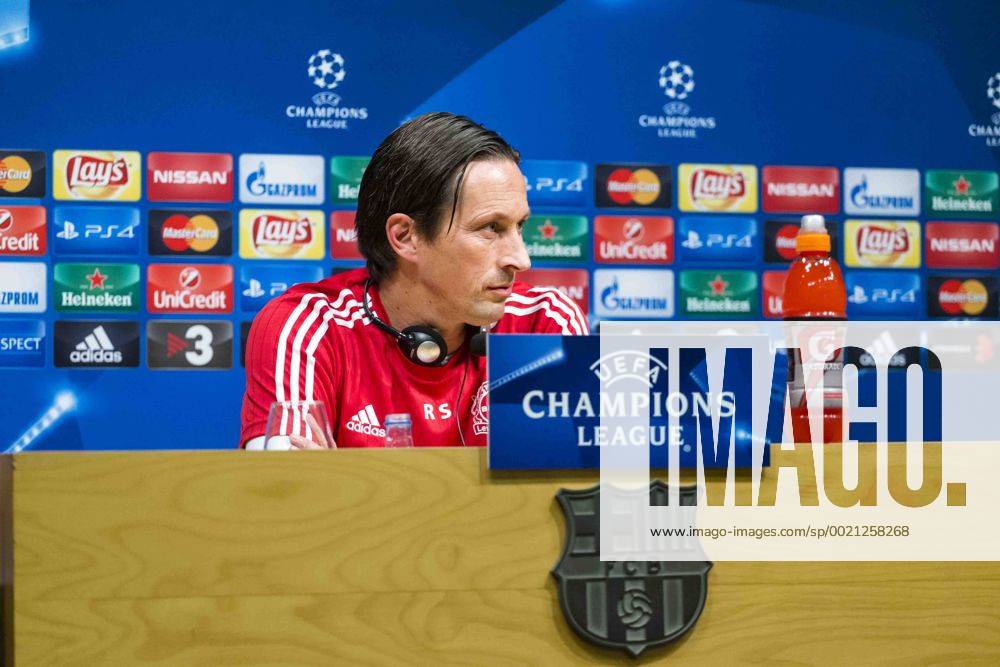 Sept. 28, 2015 - Barcelona, Spain - BARCELONA -september 28- SPAIN: Roger Schmidt during the press conference PK Pressekonferenz of the training before the match against FC Barcelona Barca corresponding to the first match of the champions league s group, on september 28, 2015. Photo: BAYER-04-LEVERKUSEN-PRESS-CONFERENCE-CHAMPIONS-LEAGUE - ZUMAn230