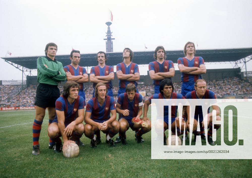 Mannschaftsfoto FC Barcelona mit Johan Neeskens (vo.2.v.li) und Johan Cruyff (vo.mi.)