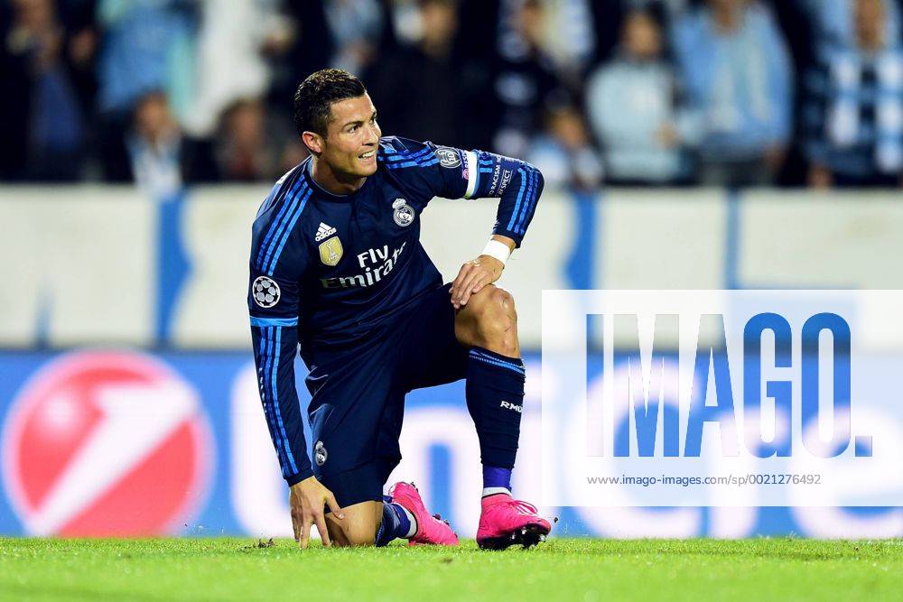 , 150930 Real Madrids Cristiano Ronaldo gar pa knä during UEFA Champions League 2015 2016 match between Malmö FF and Real Madrid.